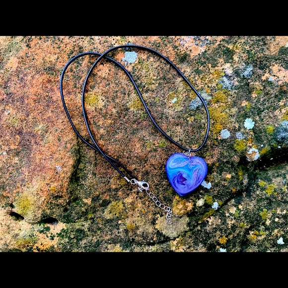 Resin heart necklace - Picture 3 of 3